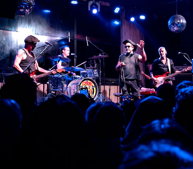 Shocklenders en escena